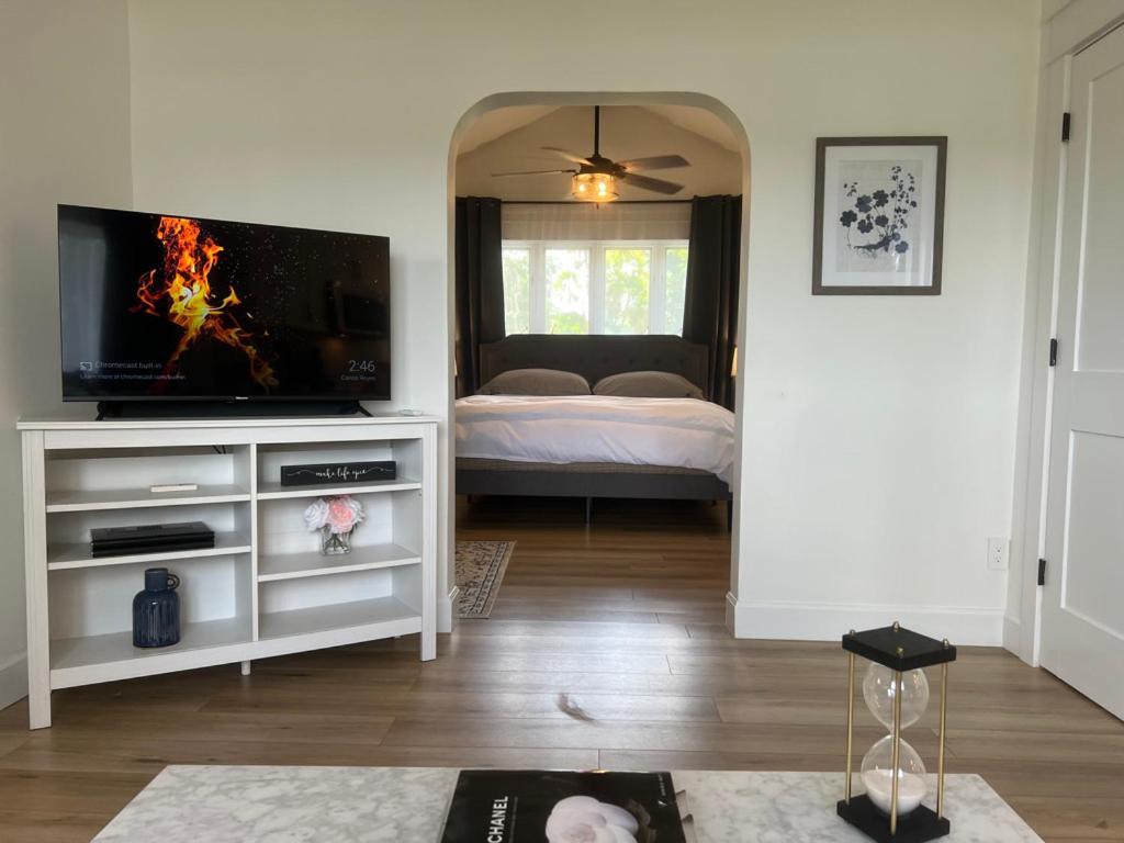 Bay Lake Cottage Guest house